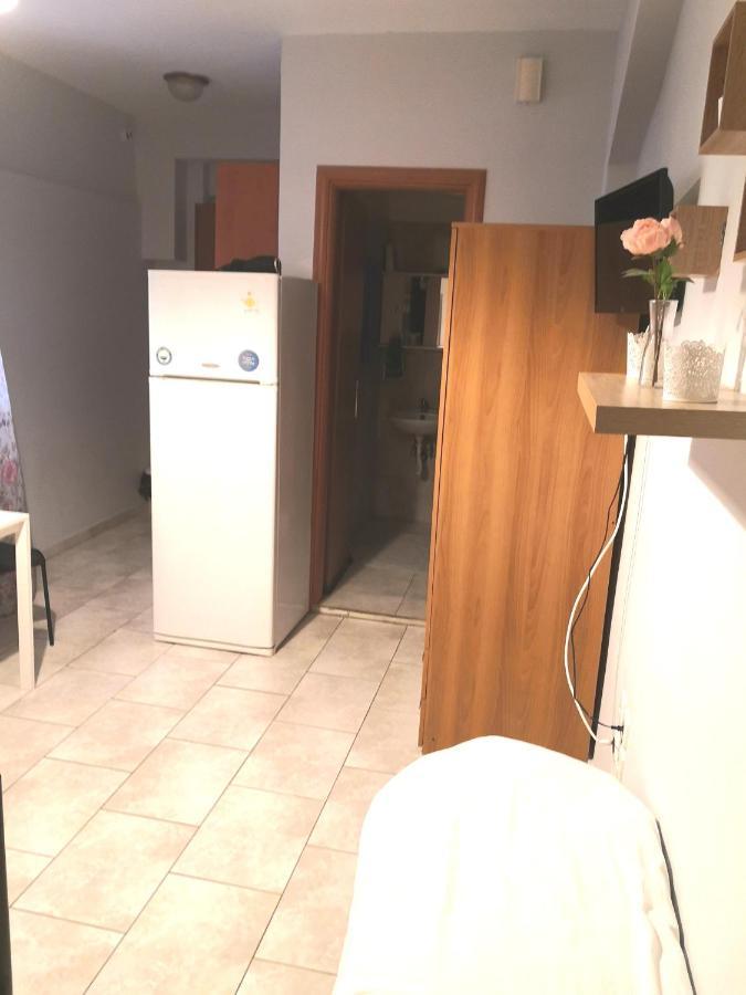 Готель House In The Center Of Piraeus Next To The Port And The Metro!! Екстер'єр фото