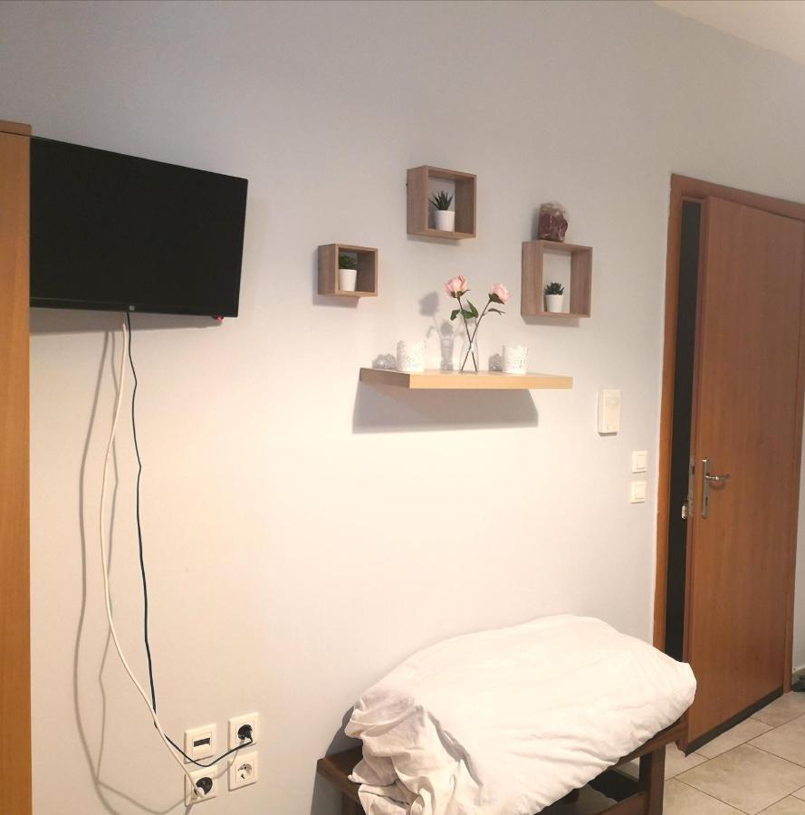 Готель House In The Center Of Piraeus Next To The Port And The Metro!! Екстер'єр фото